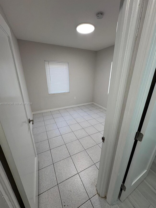 Building Photo - 510 Santander Ave