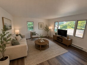 Building Photo - 10 Marlyn Dr