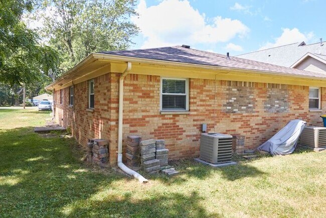 Building Photo - Cozy 2 Bedroom Duplex Home