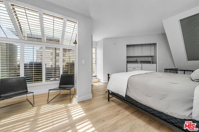 Building Photo - 1412 N Crescent Heights Blvd