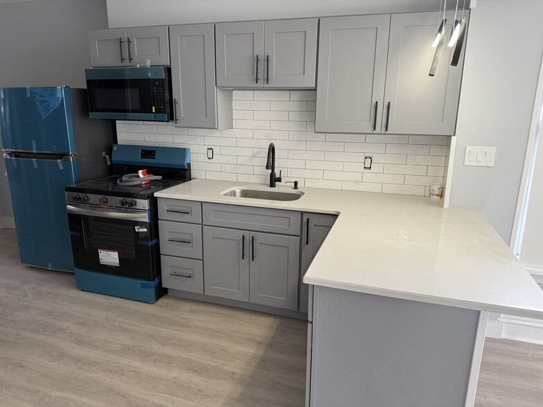 Building Photo - 2517 Island Ave