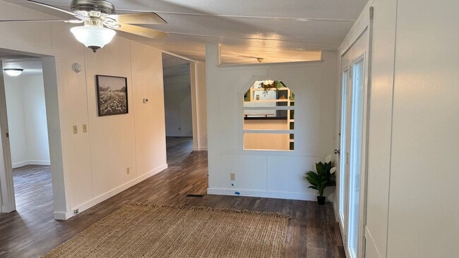 Building Photo - Move-In Ready 3/2 Home With Modern Upgrades & Country Charm