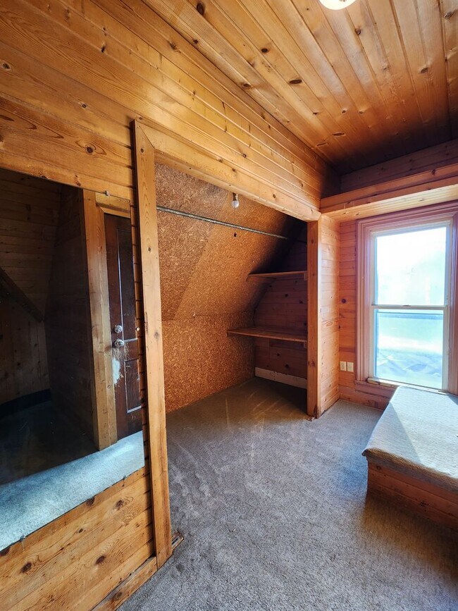 Building Photo - 705 E Montgomery St