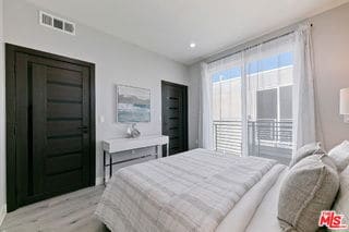 Building Photo - 15106 Roxford St