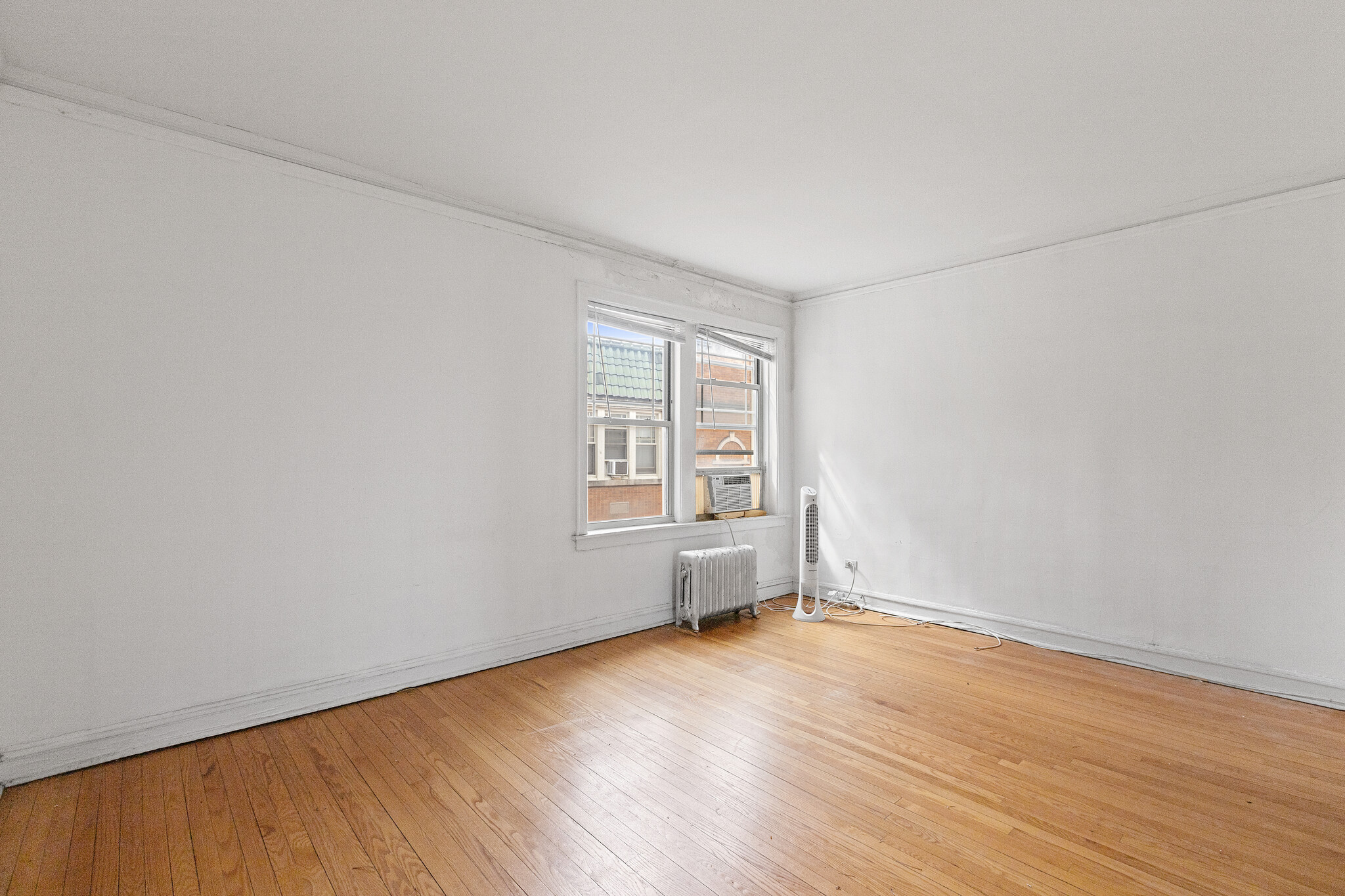 Building Photo - 4505 N Greenview Ave