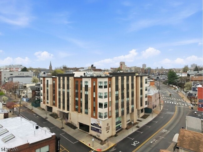 Building Photo - 649 38th St
