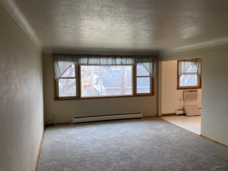 Building Photo - 136 11th Ave N