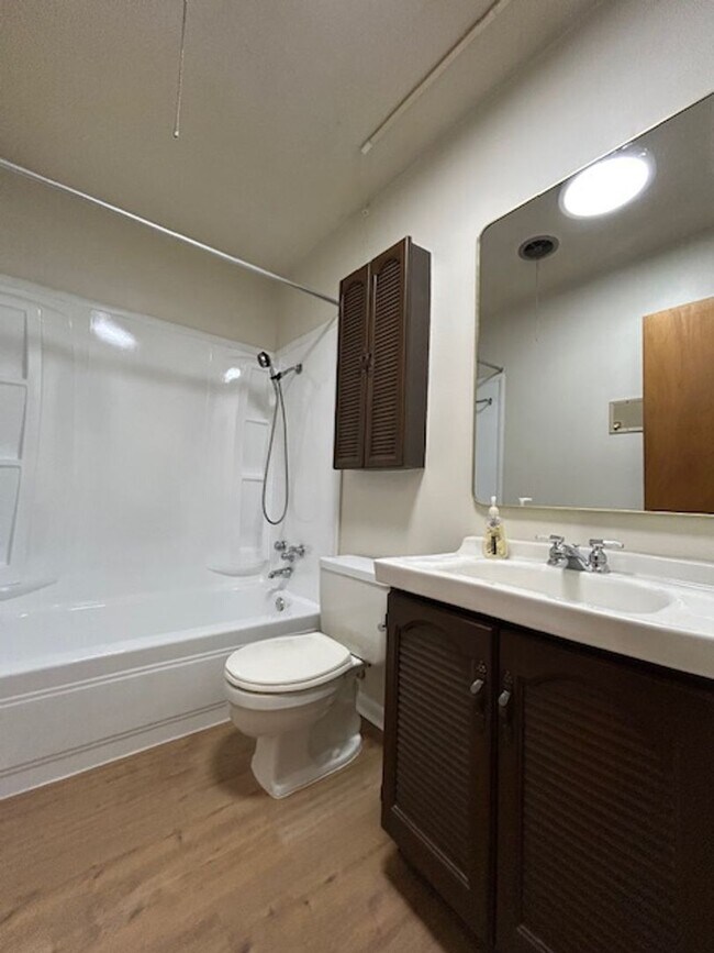 Building Photo - 5205 Nelbrook Dr