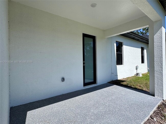 Building Photo - 819 Eisenhower Blvd