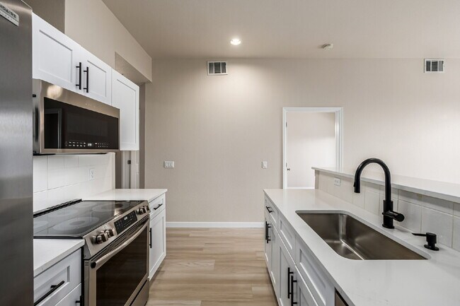 Building Photo - A Great modern 2 Bed / One bath for rent