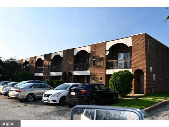 Building Photo - 2727 Rhawn St