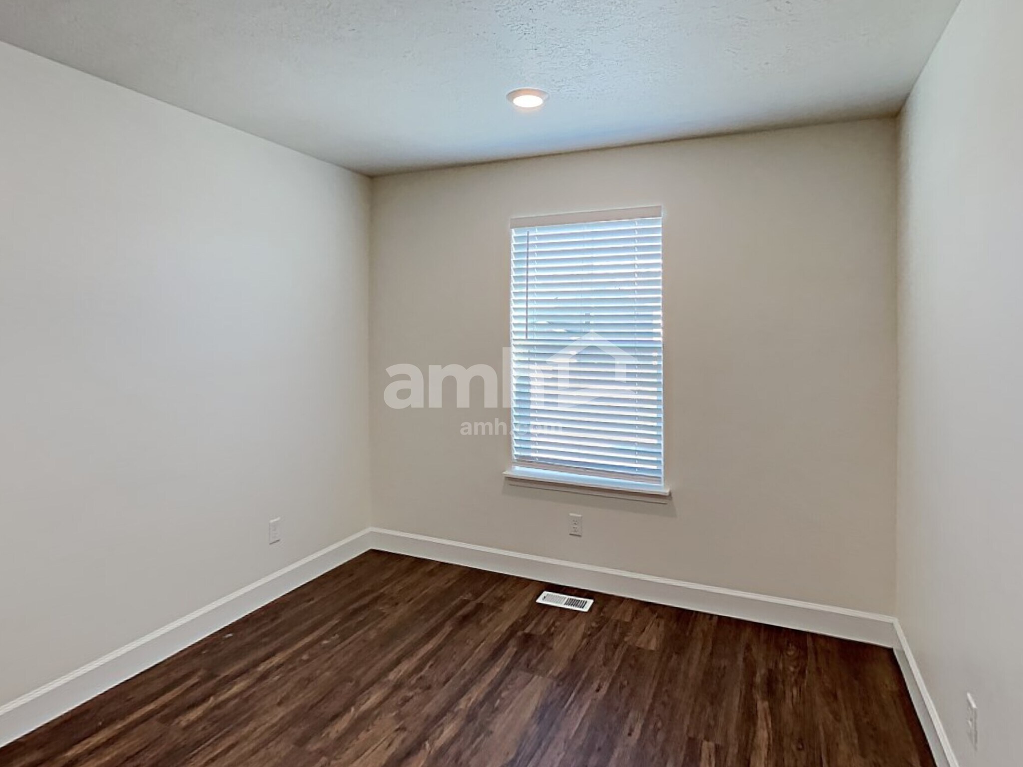 Building Photo - 373 North St