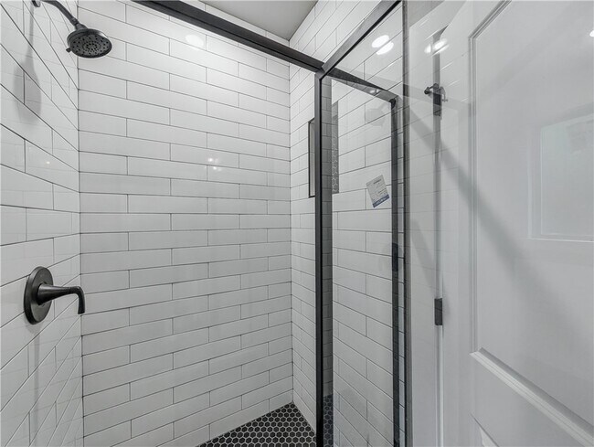 Building Photo - 10 Olmsted Cir