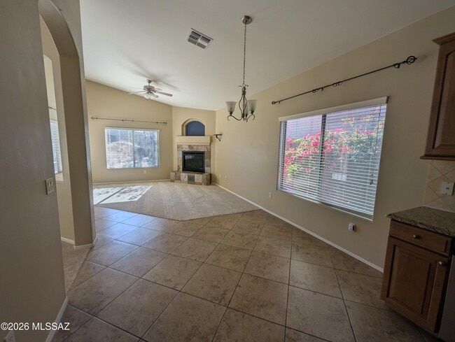 Building Photo - 651 W Sonatina Ln