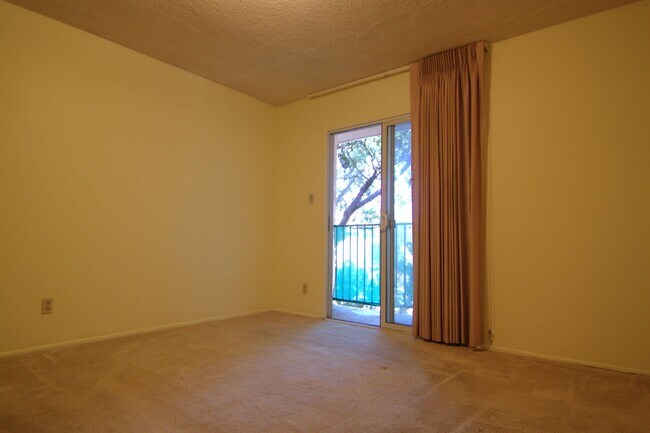 Building Photo - Hidden Gem in Royal Tampa | Prime Victory & Tampa Location | 2BR with Private Condo