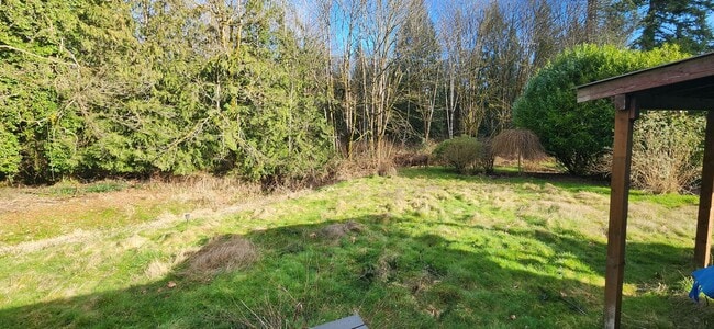 Building Photo - 2 Bed 1 Bath single wide mobile home on just shy of 1/2 acer lot in Lake Stevens $2350.00/mo