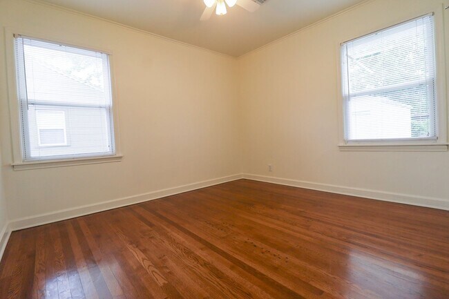 Building Photo - Beautiful Brookside duplex unit - NO PETS