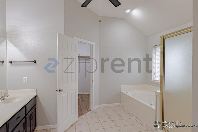 Building Photo - 609 S Ruidoso Downs Dr