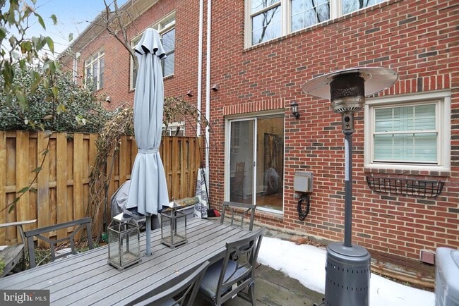 Building Photo - 1505 N Colonial Terrace