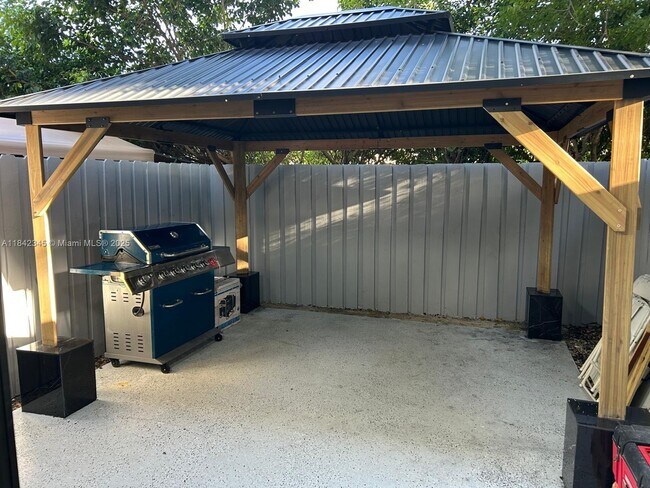 Building Photo - 6345 SW 138th Ct