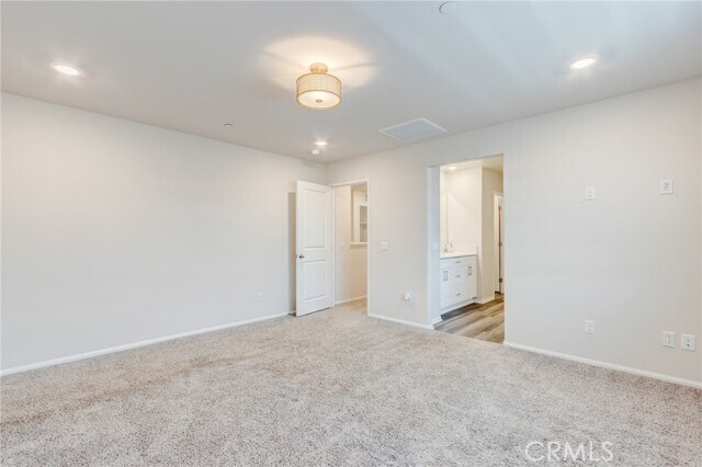 Building Photo - 36469 Shine Dr