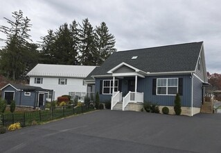 Building Photo - 2114 Pine View Dr