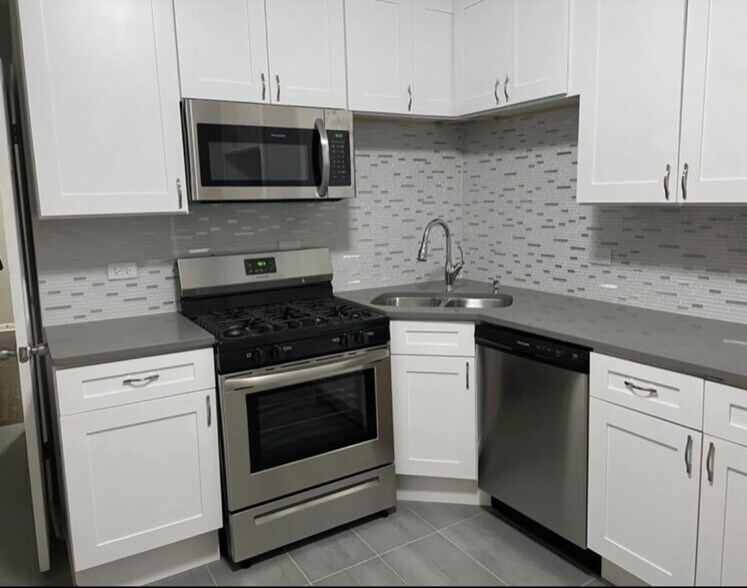 Building Photo - 6035 S Loomis Blvd