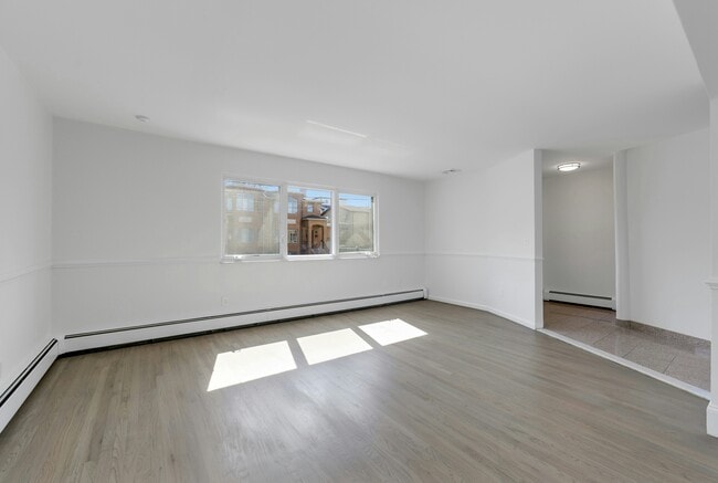 Building Photo - 2413 Hammett Ave
