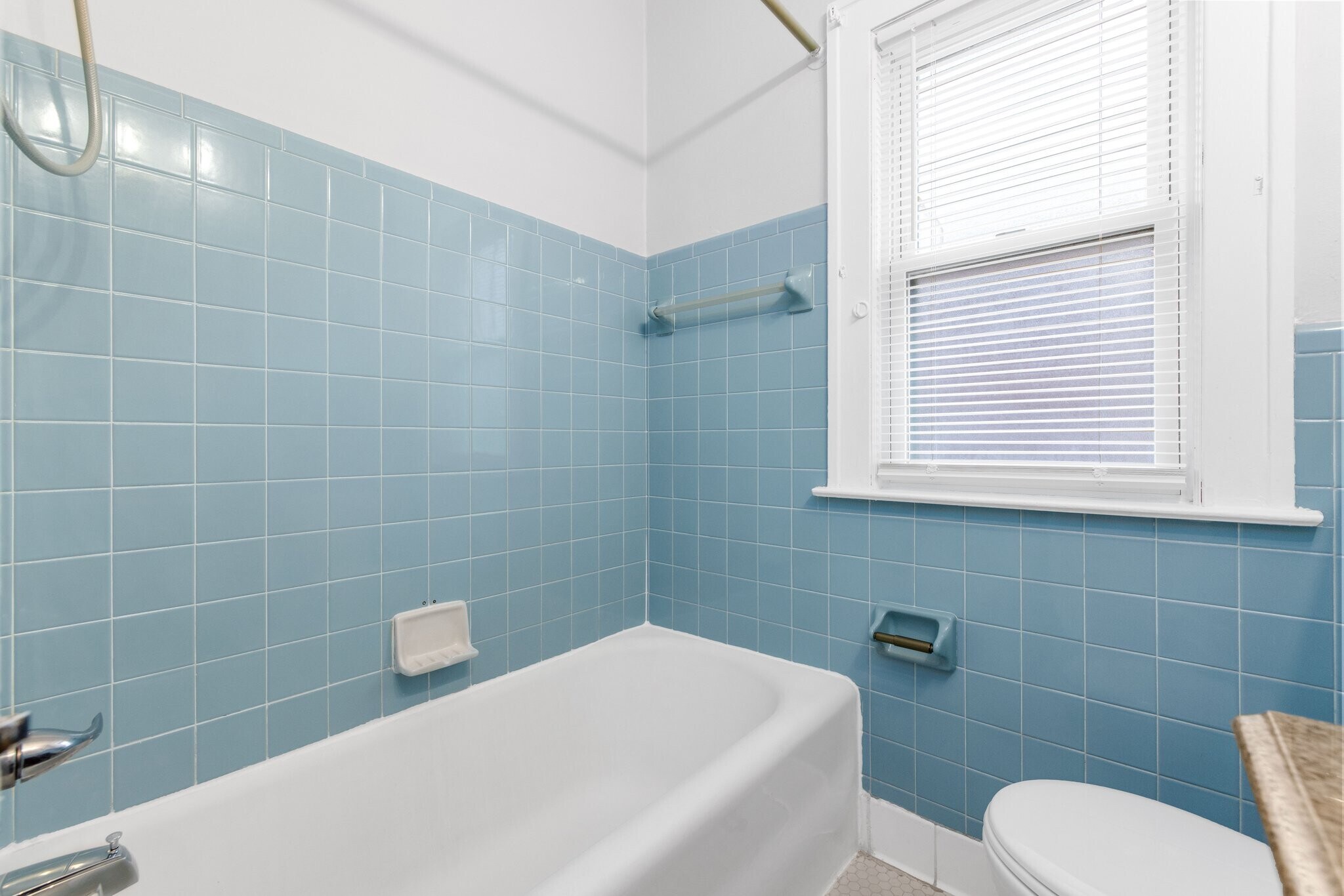 Building Photo - 966 Beaconsfield Ave