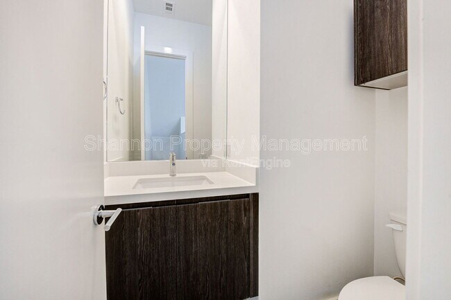 Building Photo - 2333 Sperber Ln