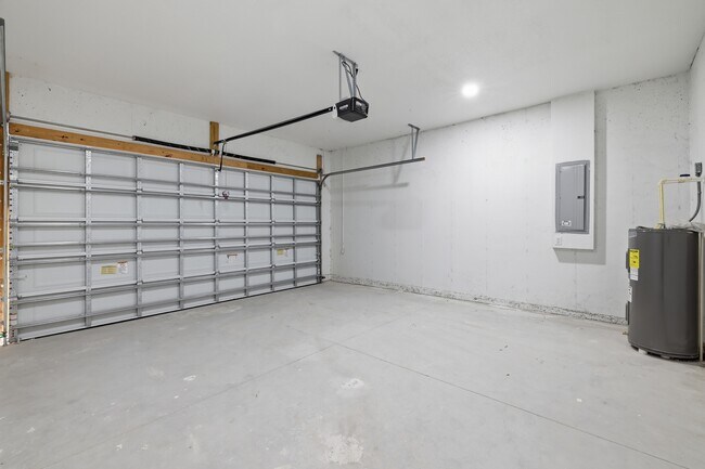 Building Photo - 825 Carbon St E