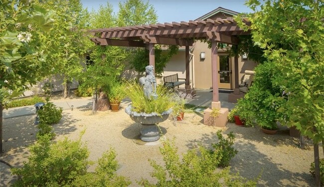 Building Photo - Rare opportunity to rent in the Eskaton Village in Placerville!