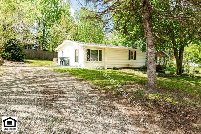 Building Photo - 2 bedroom home now available