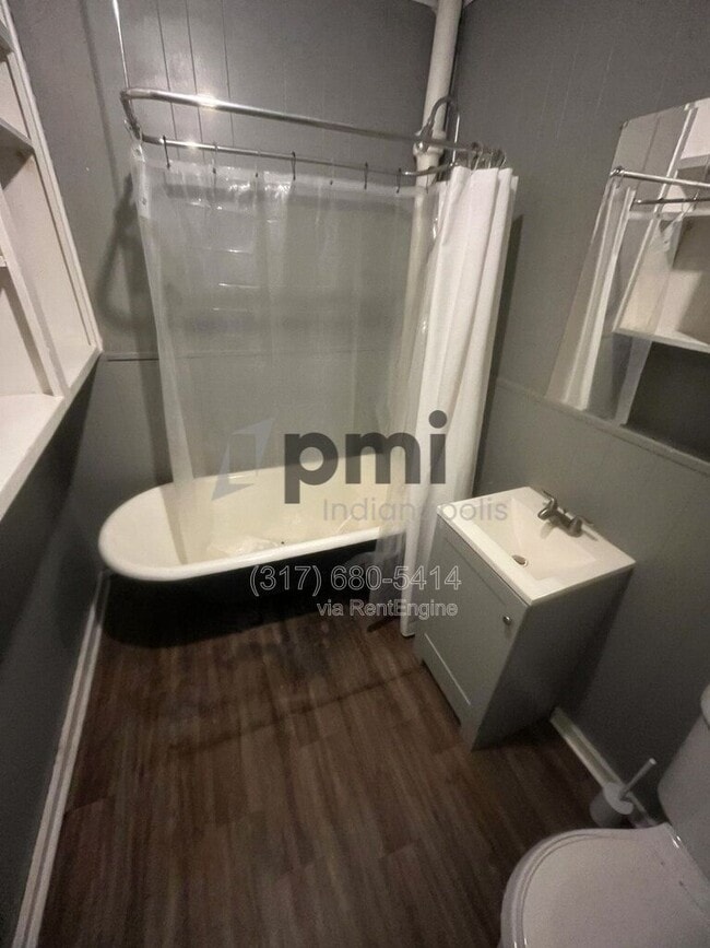 Building Photo - 213 1/2 S Madison Ave