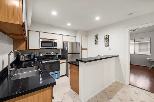 Building Photo - 16800 Sugar Pine Dr