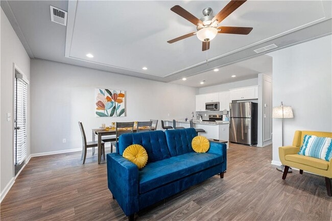 Building Photo - 2831 Ridgeview Dr