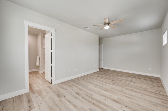 Building Photo - 865 Limmer Loop