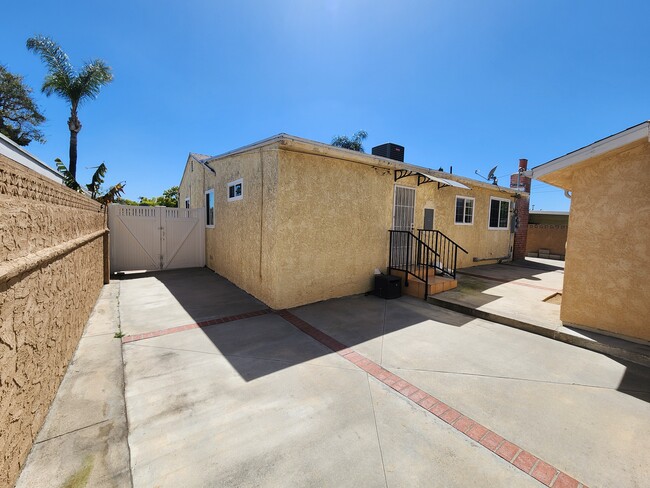Building Photo - 13863 Burton St
