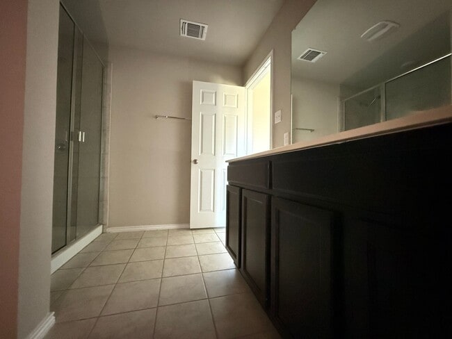 Building Photo - 5701 Madelyn Dr