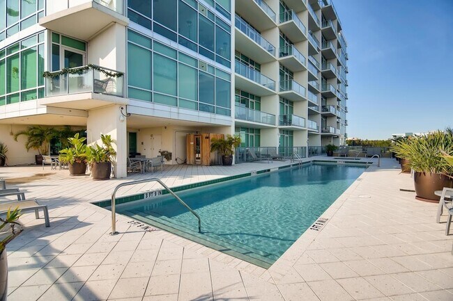 Building Photo - 101 S Eola Dr