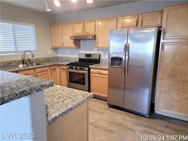 Building Photo - SECOND-FLOOR UNIT IN A GATED SOUTHWEST COM...