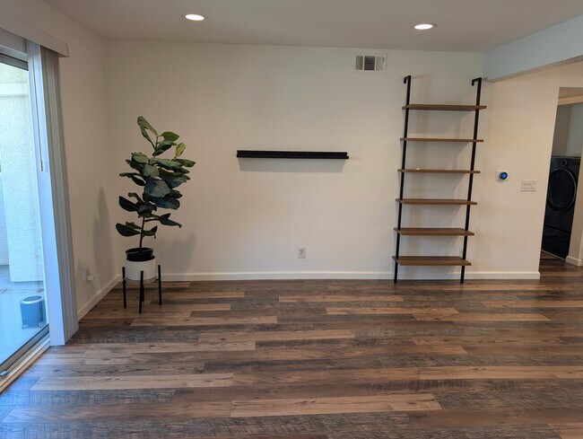 Building Photo - 24465 Valle Del Oro