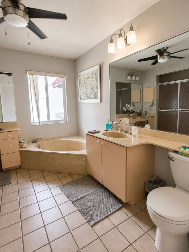 Building Photo - FOR RENT – STUNNING 2 BEDROOM / 2 BATH CONDO IN BRADENTON