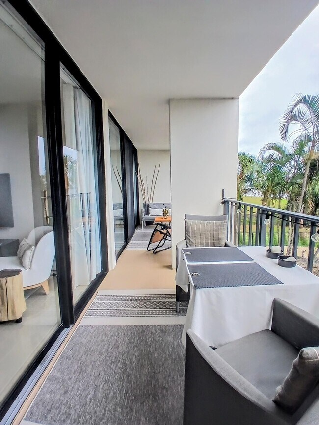 Building Photo - 1830 Embassy Dr