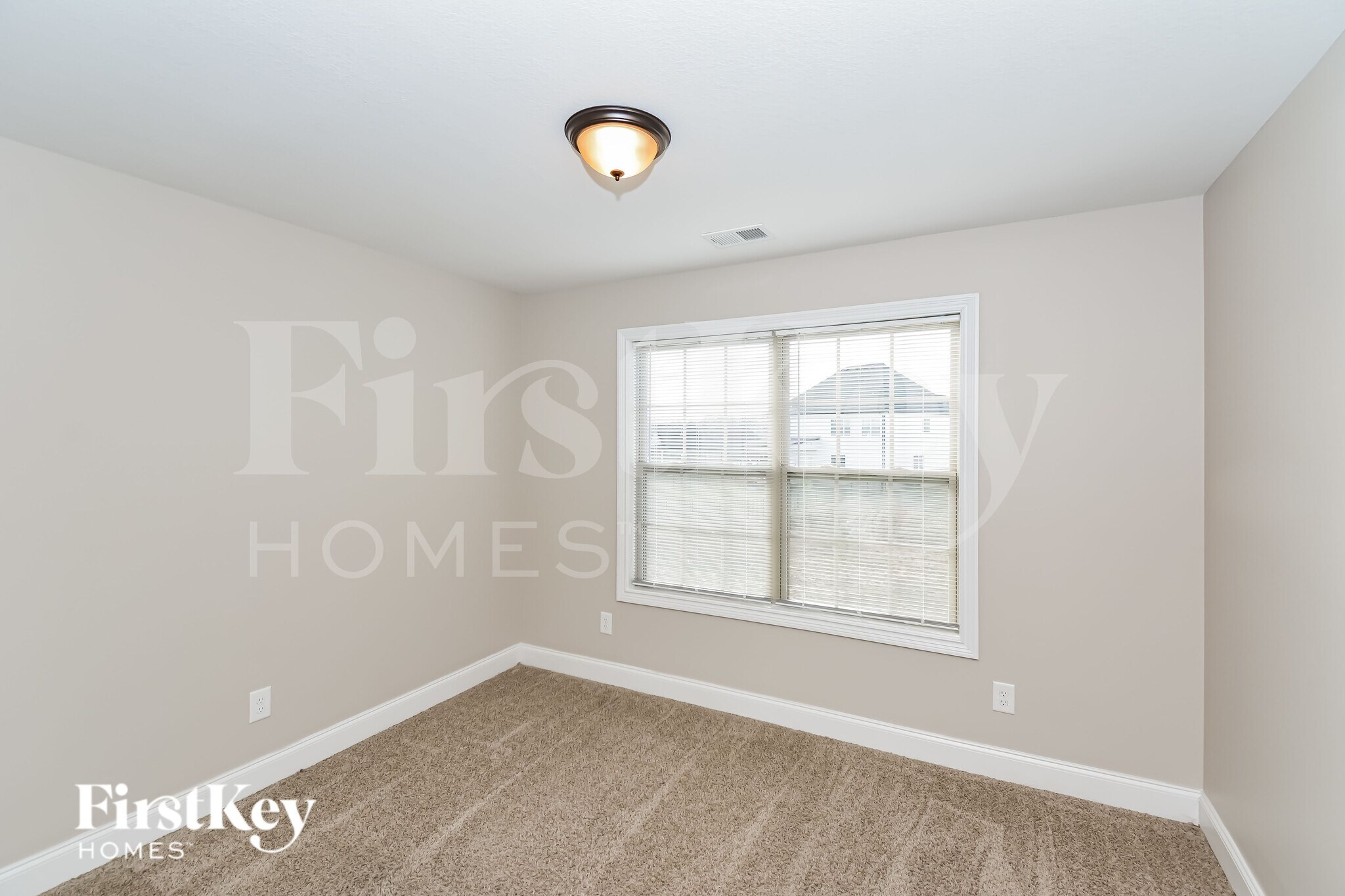 Building Photo - 372 Lowline Dr