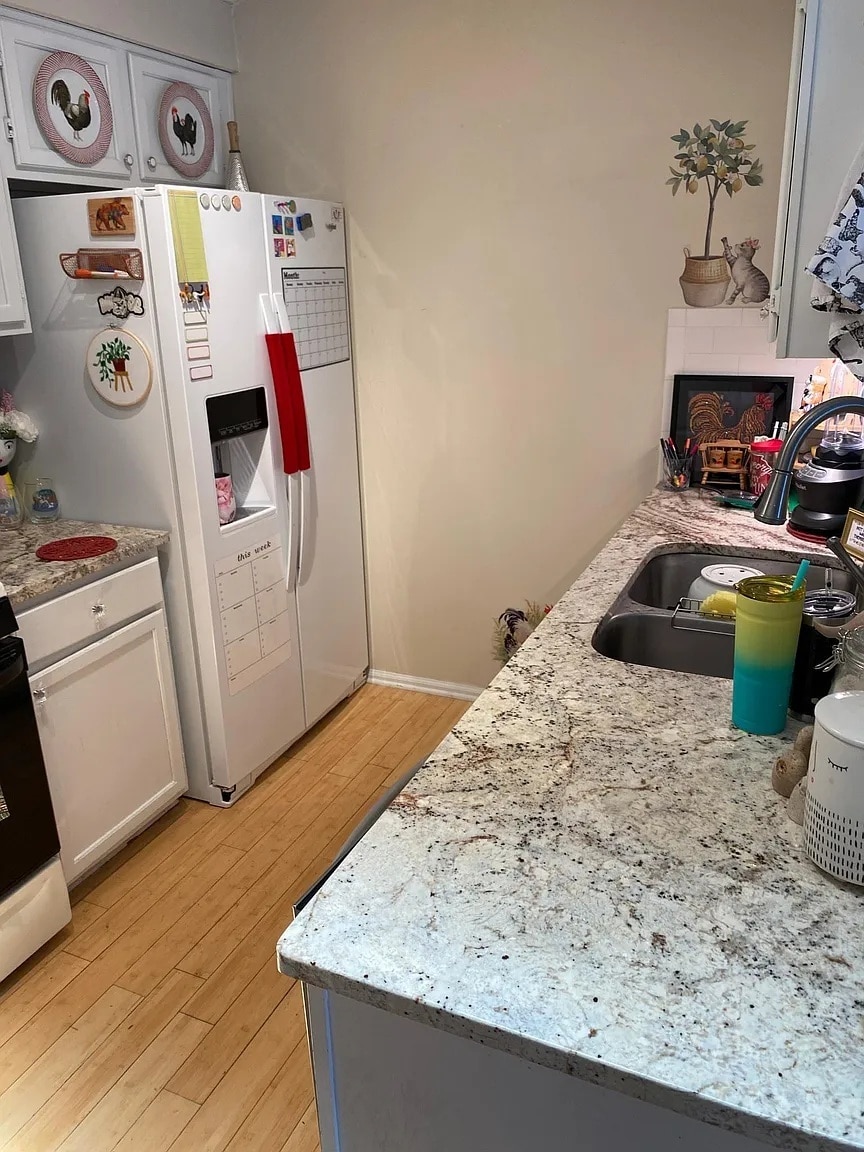 Double sink with garbage disposal - 1483 Keys Crossing Dr NE