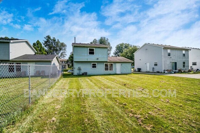 Building Photo - 3608 Willow Run Dr