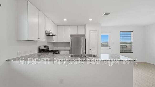 Building Photo - 2713 Green Finch