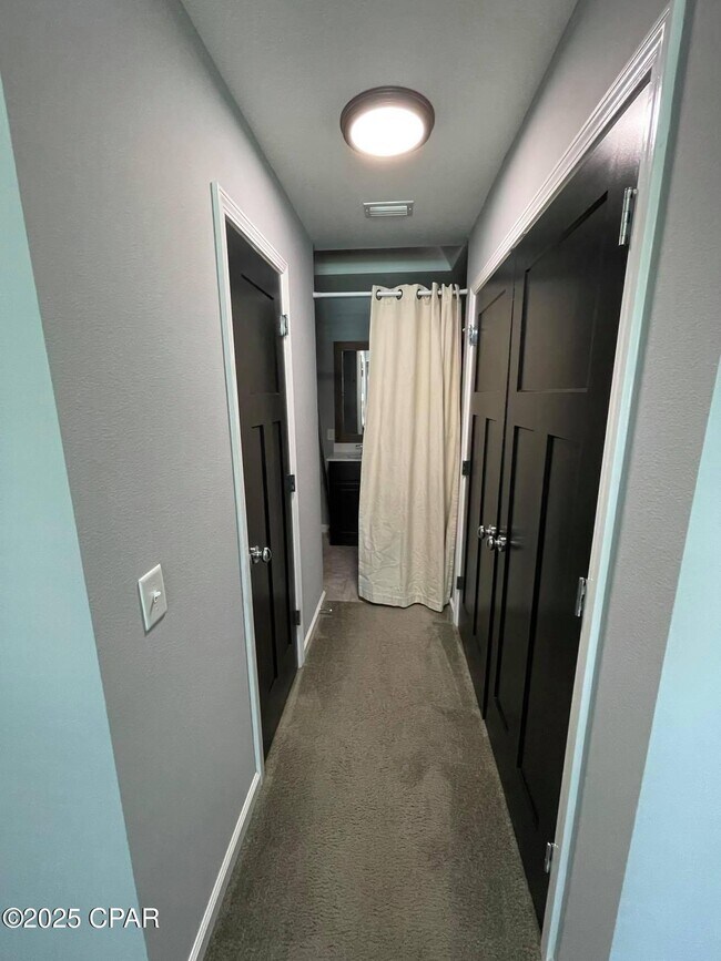 Building Photo - 245 Woodlawn Ct