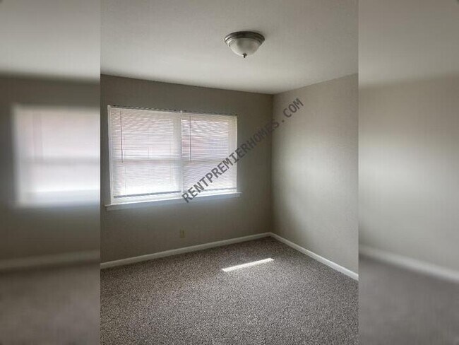 Building Photo - 3805 Kushla Ave